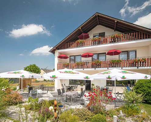 Pension "Landhaus HEIMISCH" - Zimmer mit Südbalkon und Blick auf den Hochwald